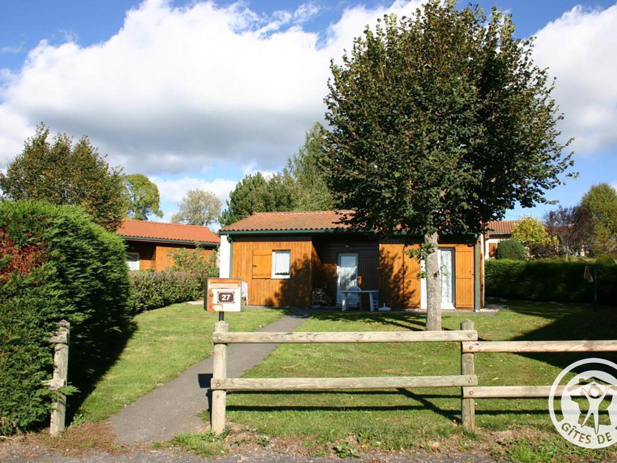 Gite Avec Cheminee, Terrasse Et Wifi - Animaux Acceptes - Fr-1-496-163 Usson-en-Forez Bagian luar foto